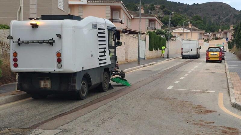 Benidorm desarrolla durante el verano una campaña extraordinaria de limpieza viaria en todos los barrios