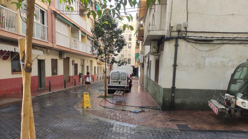 Benidorm desarrolla durante el verano una campaña extraordinaria de limpieza viaria en todos los barrios