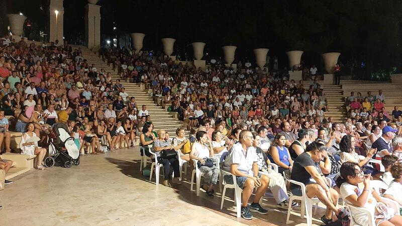 The mentalism of Toni Bright dazzles a packed auditorium Óscar Esplá in Benidorm