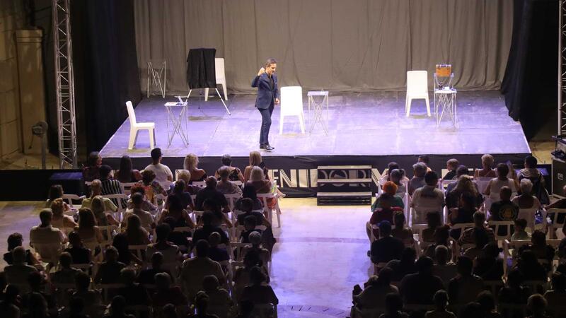 The mentalism of Toni Bright dazzles a packed auditorium Óscar Esplá in Benidorm