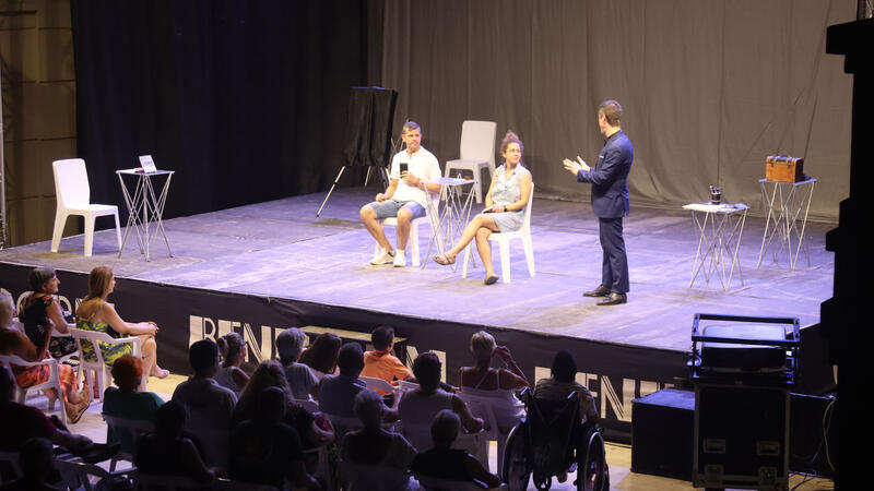 The mentalism of Toni Bright dazzles a packed auditorium Óscar Esplá in Benidorm