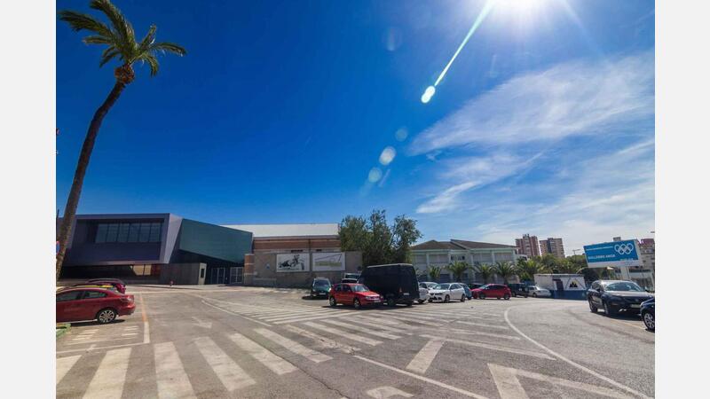 Benidorm instalará placas solares en la ciudad deportiva Guillermo Amor que también abastecerán a 2 centros escolares