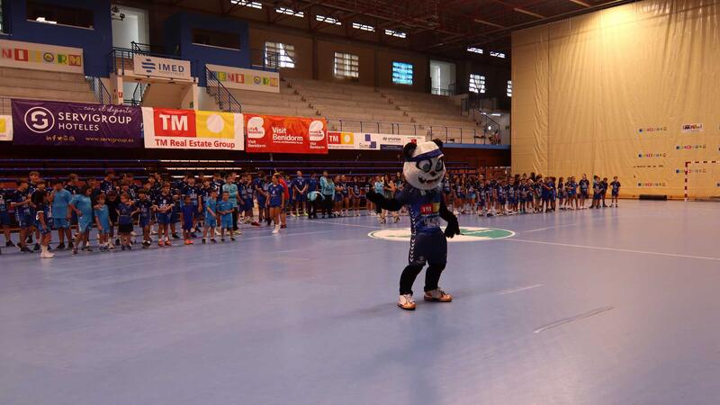 El Club Handbol TM Benidorm presenta tots els seus equips abans d