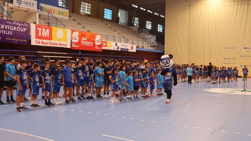 El Club Handbol TM Benidorm presenta tots els seus equips abans d