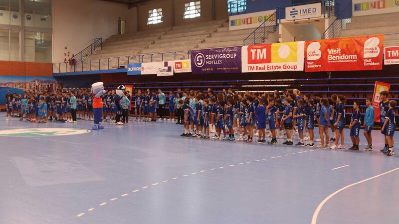 El Club Handbol TM Benidorm presenta tots els seus equips abans d