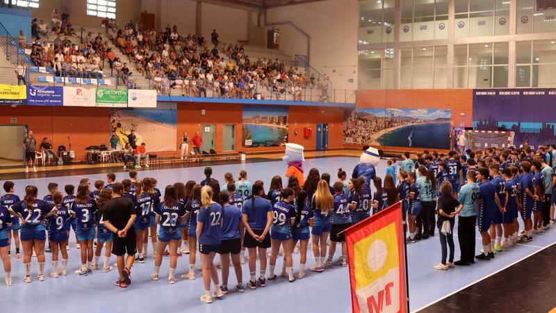 El Club Handbol TM Benidorm presenta tots els seus equips abans d