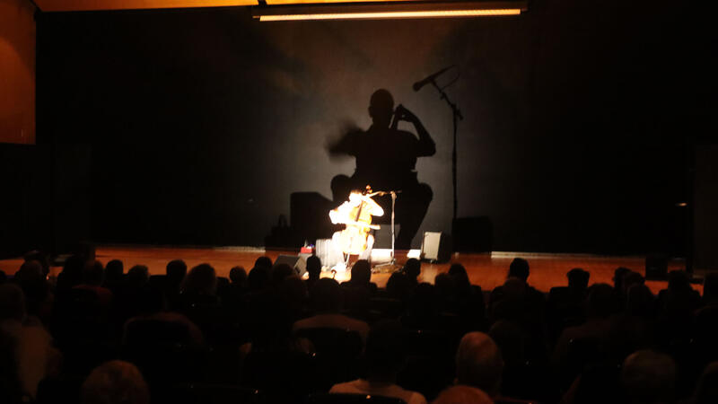 El violoncel de Matthieu Saglio va marcar ahir l
