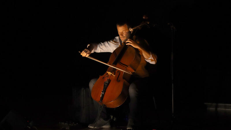 El violoncel de Matthieu Saglio va marcar ahir l