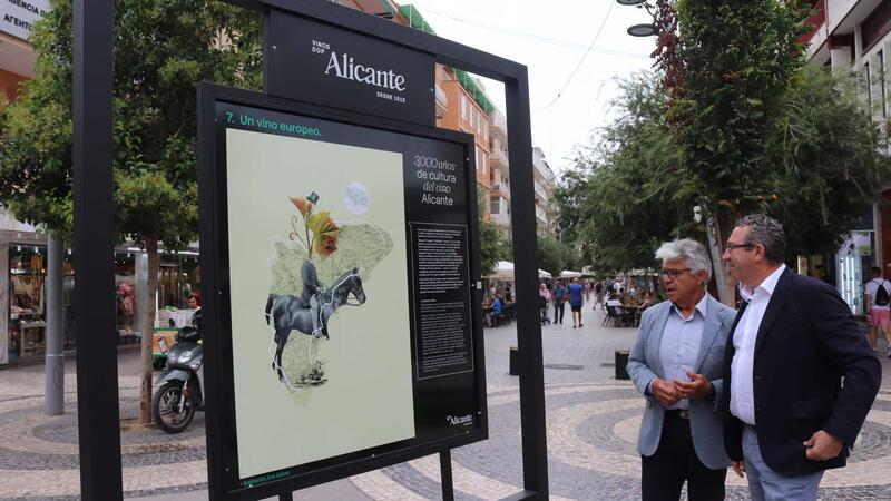 La plaza de la Hispanidad, escenario de la exposición ‘3.000 años de cultura del vino Alicante’