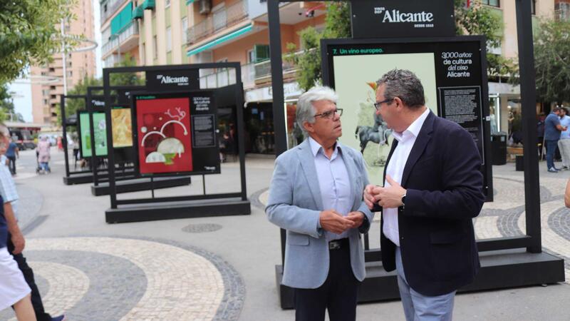 La plaza de la Hispanidad, escenario de la exposición ‘3.000 años de cultura del vino Alicante’