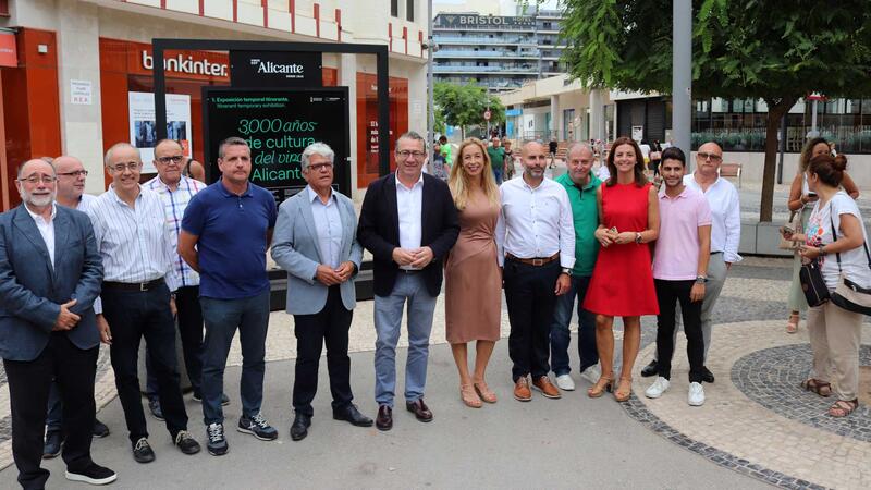 La plaza de la Hispanidad, escenario de la exposición ‘3.000 años de cultura del vino Alicante’