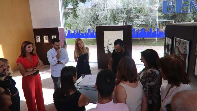 Benidorm acoge una exposición de dibujos del artista colombiano Fabián Salazar 