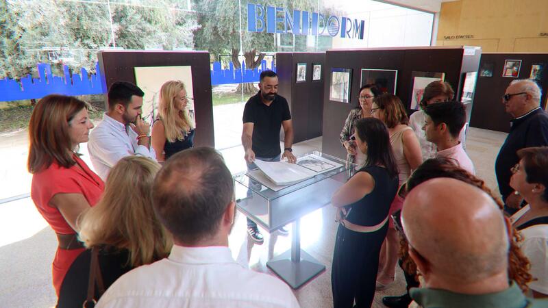 Benidorm acoge una exposición de dibujos del artista colombiano Fabián Salazar 