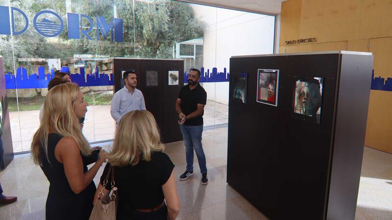 Benidorm acoge una exposición de dibujos del artista colombiano Fabián Salazar 