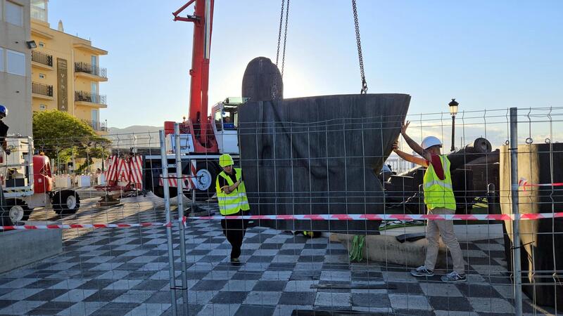 ‘Silvia’ y ‘María’, las esculturas monumentales de Jaume Plensa, se despiden de Benidorm