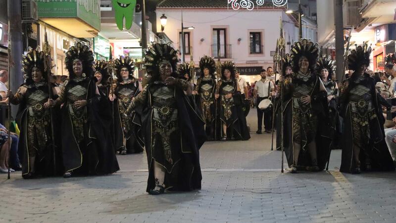 Milers de persones se citen als carrers de Benidorm per a presenciar l