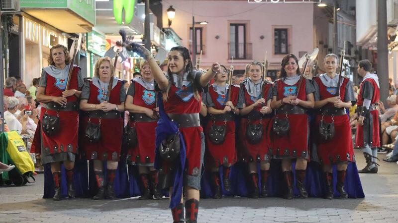 Milers de persones se citen als carrers de Benidorm per a presenciar l