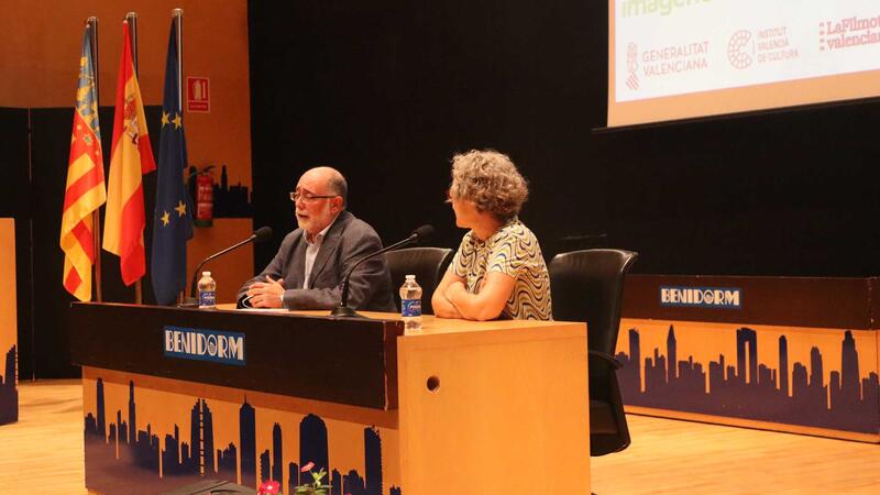 Benidorm completa els actes del Dia Mundial del Turisme amb la projecció de dos pel·lícules promocionals dels anys 70 i 80
