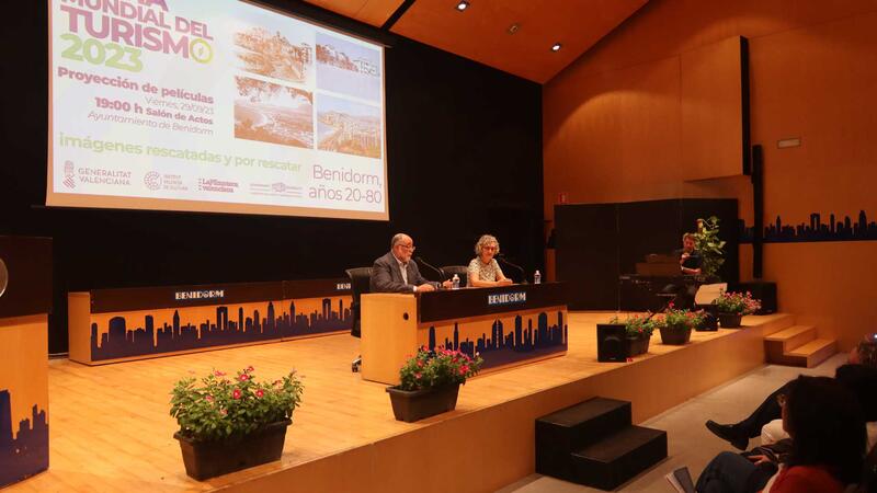 Benidorm completa els actes del Dia Mundial del Turisme amb la projecció de dos pel·lícules promocionals dels anys 70 i 80