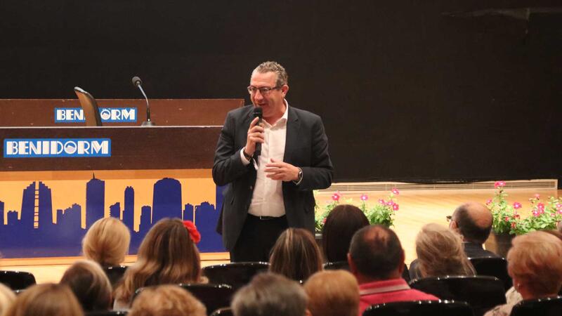 Benidorm completa els actes del Dia Mundial del Turisme amb la projecció de dos pel·lícules promocionals dels anys 70 i 80