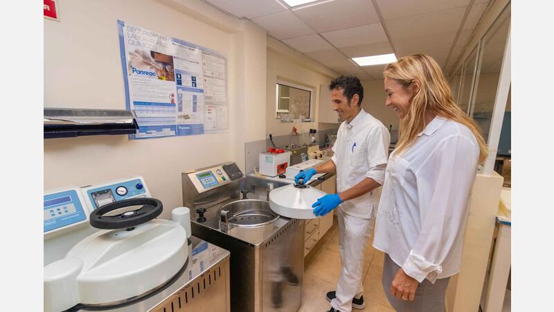 El Laboratori Municipal analitza els menús escolars i les cuines dels centres educatius de Benidorm