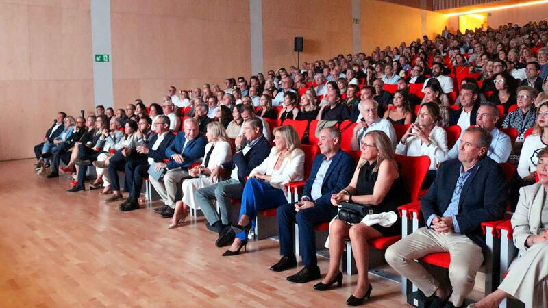The mayor of Benidorm supports Club Opinión in the celebration of its 15th anniversary