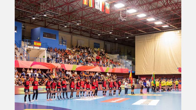 Benidorm, primera estación del viaje a Europa de Las Guerreras