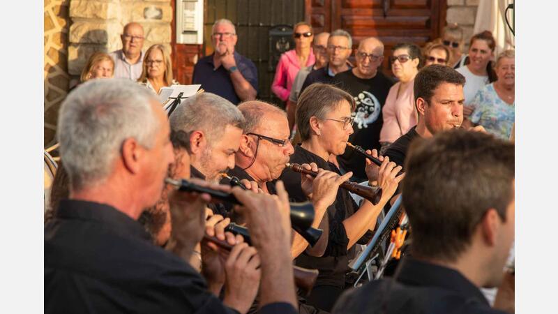 La xirimita i les danses tradicionals prenen el Castell de Benidorm