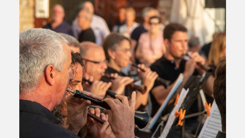 La xirimita i les danses tradicionals prenen el Castell de Benidorm