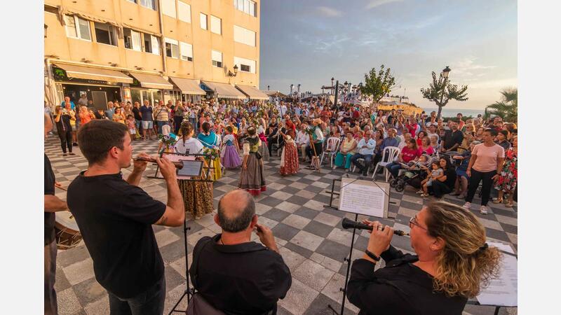 La xirimita i les danses tradicionals prenen el Castell de Benidorm