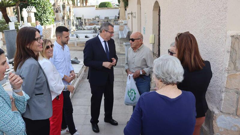 Benidorm pone a punto sus cementerios con la vista en la festividad de Todos los Santos 