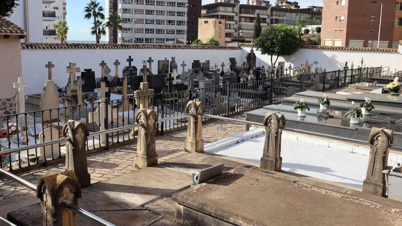 Benidorm pone a punto sus cementerios con la vista en la festividad de Todos los Santos 