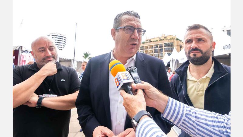 La X Feria Outlet arranca en Benidorm con una veintena de comercios y elevada participación de público 