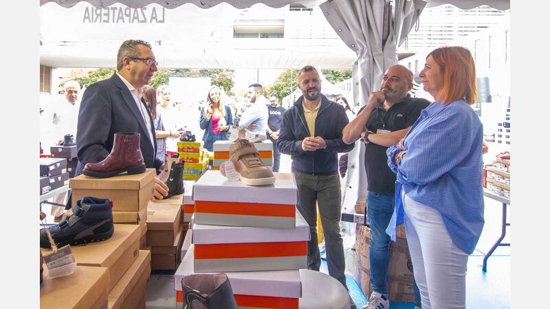 La X Feria Outlet arranca en Benidorm con una veintena de comercios y elevada participación de público 