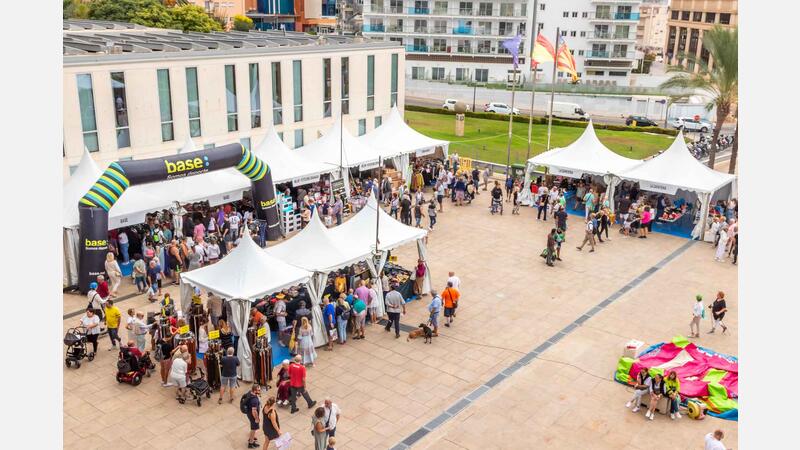 La X Feria Outlet arranca en Benidorm con una veintena de comercios y elevada participación de público 