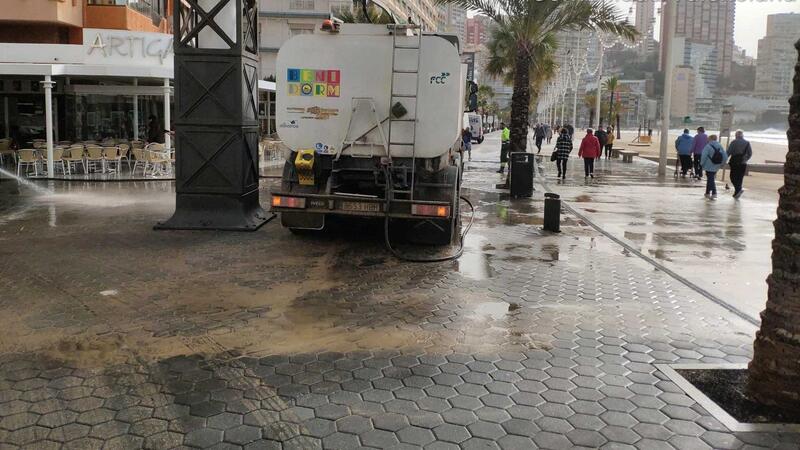 Benidorm sustituirá un tramo de alcantarillado de la avenida Madrid para acabar con los malos olores y los vertidos a la playa 