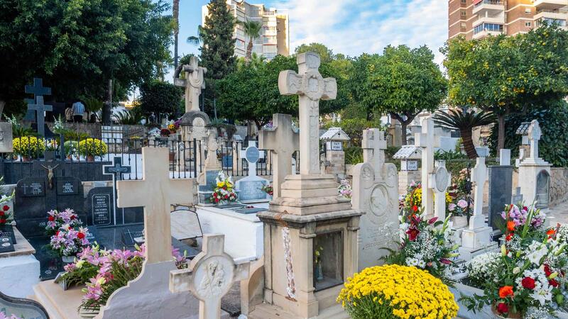Benidorm celebra Tots Sants amb visites multitudinàries als seus cementeris