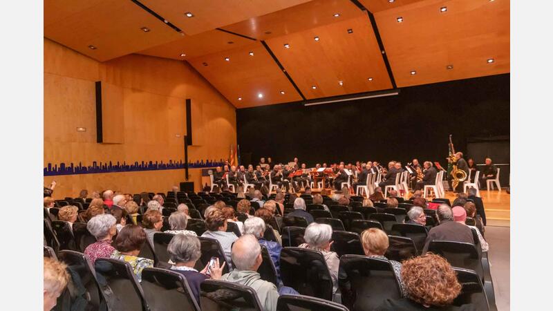 Gran éxito del concierto de la Banda Musical UDP Lliria-Camp de Túria-Serranos en el Salón de Actos de Benidorm