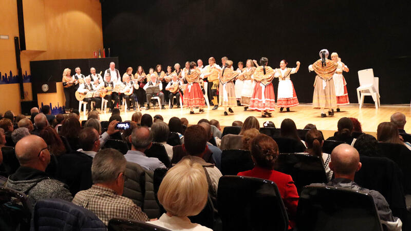Intercambio de folclore valenciano y manchego en la Semana Cultural de las Fiestas Patronales