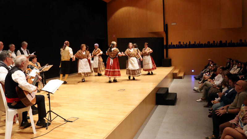 Intercambio de folclore valenciano y manchego en la Semana Cultural de las Fiestas Patronales