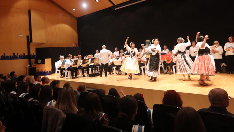 Intercambio de folclore valenciano y manchego en la Semana Cultural de las Fiestas Patronales