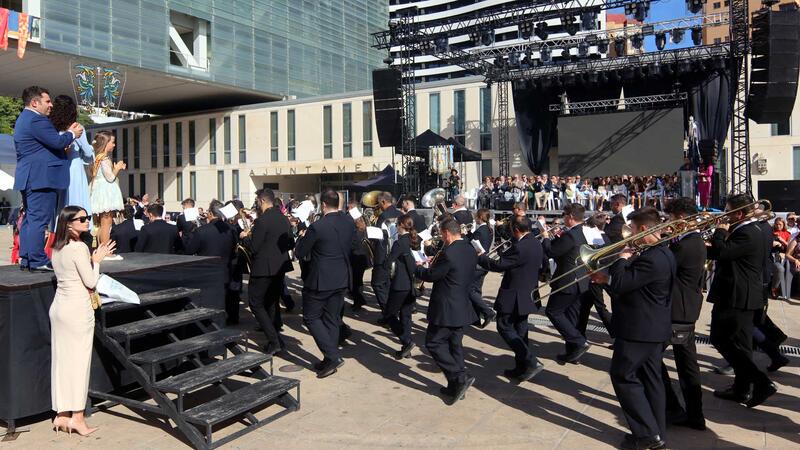 Campanas, música y pólvora anuncian el comienzo de les Festes Patronals de Benidorm