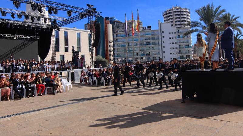 Campanas, música y pólvora anuncian el comienzo de les Festes Patronals de Benidorm