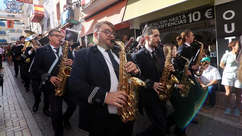 Campanas, música y pólvora anuncian el comienzo de les Festes Patronals de Benidorm