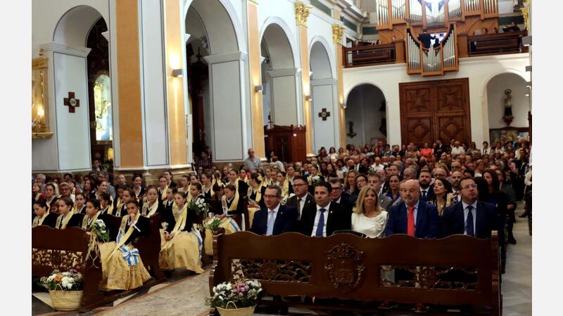 A massive mass and a thunderous mascletà center the first events of the day of the Mare de Déu