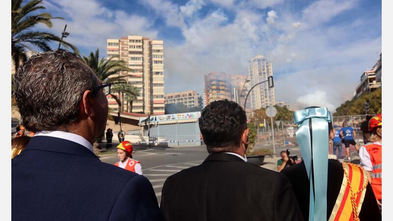 A massive mass and a thunderous mascletà center the first events of the day of the Mare de Déu