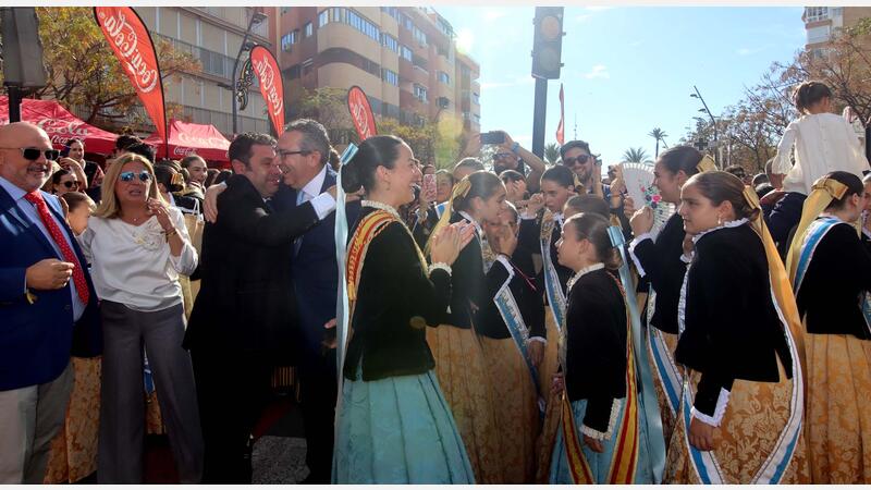 A massive mass and a thunderous mascletà center the first events of the day of the Mare de Déu