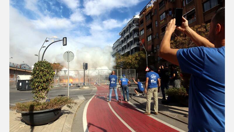 A massive mass and a thunderous mascletà center the first events of the day of the Mare de Déu
