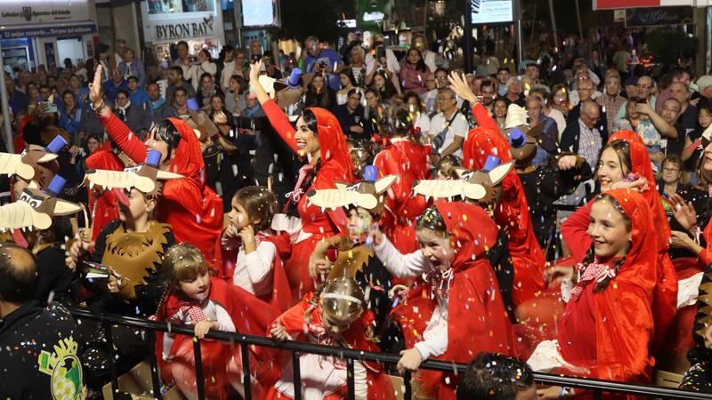 Les carrosses i un magnífic castell de focs artificials posen el fermall final a unes brillants Festes Majors Patronals 2023