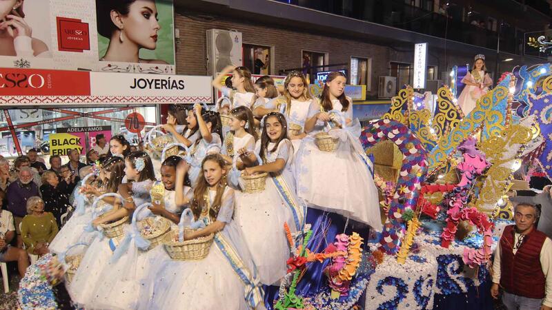 Les carrosses i un magnífic castell de focs artificials posen el fermall final a unes brillants Festes Majors Patronals 2023